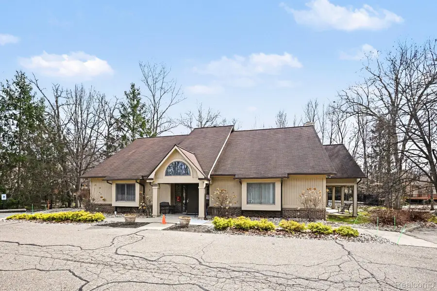 7420 Parkdale Street, West Bloomfield, MI 48322 - #2