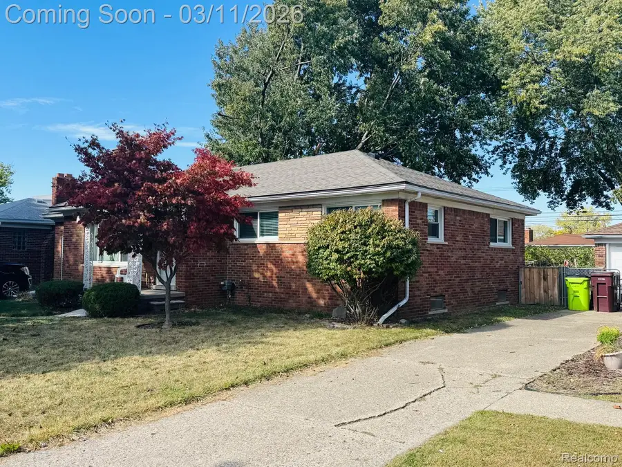 8457 Menge, Center Line, MI 48015 - #3