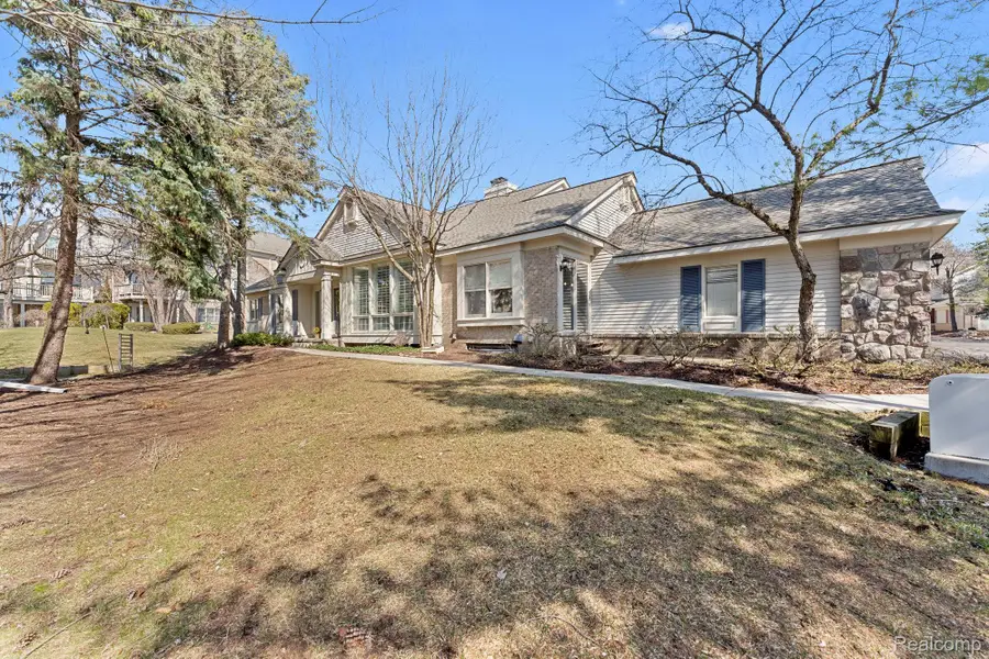 7533 Danbury Drive, West Bloomfield, MI 48322 - #3