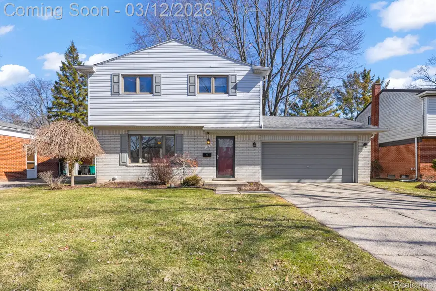 23424 Larkshire Street, Farmington Hills, MI 48336 - #2