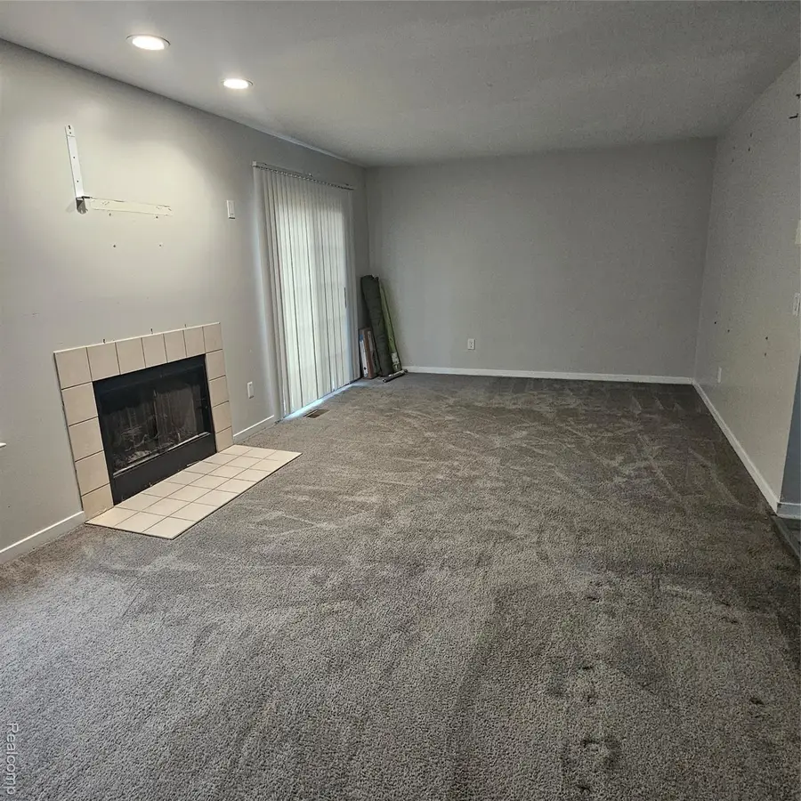 215 Oak Ridge Drive, Pontiac, MI 48341 - #3