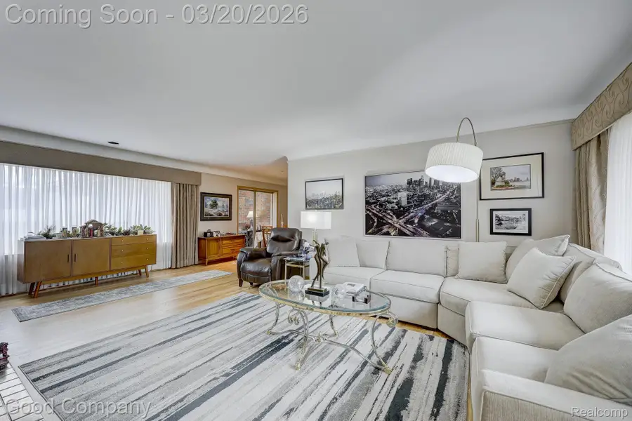 1557 Lochmoor Boulevard, Grosse Pointe Woods, MI 48236 - #3