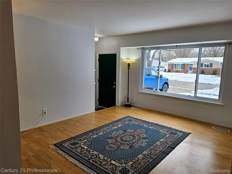 22023 W Brandon Street, Farmington Hills, MI 48336 - #2