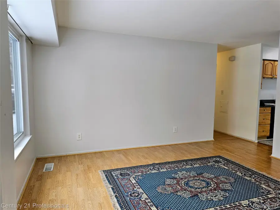 22023 W Brandon Street, Farmington Hills, MI 48336 - #3