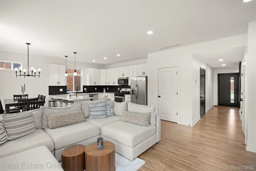 1705 E Meyers Avenue, Hazel Park, MI 48030 - #3