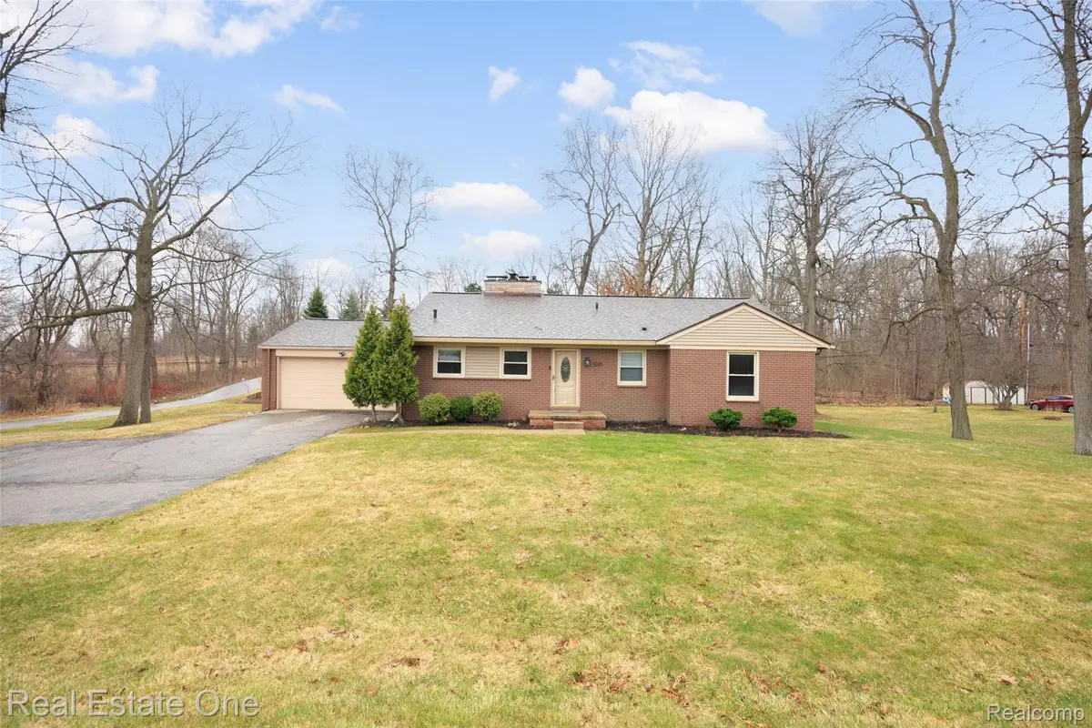 1030 E Silverbell Road, Orion, MI 48360 - #1