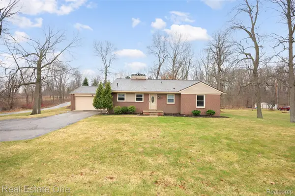 1030 E Silverbell Road, LakeOrion, MI 48360