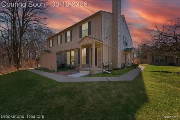 110 Pine Tree Ridge Drive #3, Waterford, MI 48327