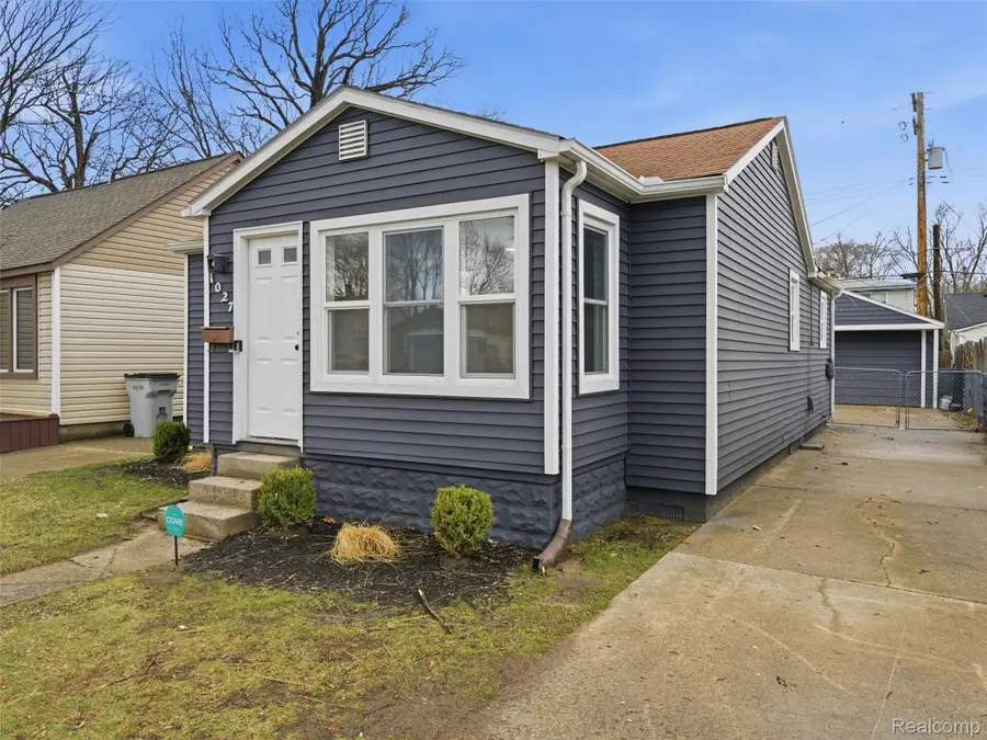 1027 E Milton Avenue, Hazel Park, MI 48030 - #3