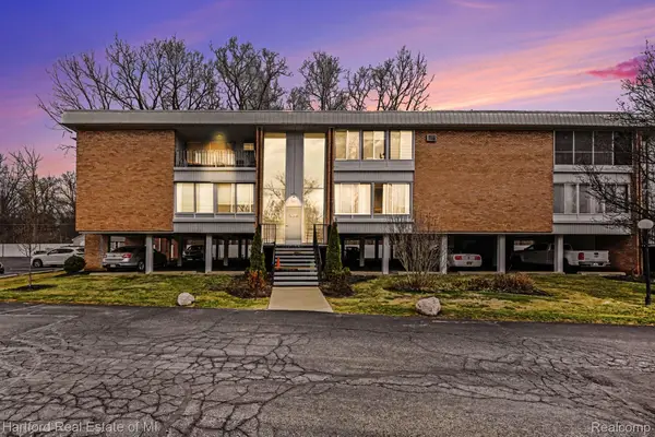 32060 Grand River Avenue #64, Farmington, MI 48336