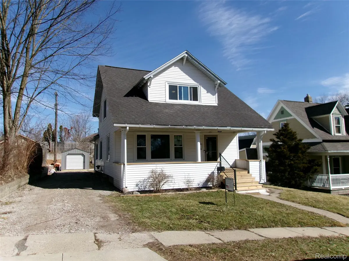 216 E Washington Street, Howell, MI 48843 - #1