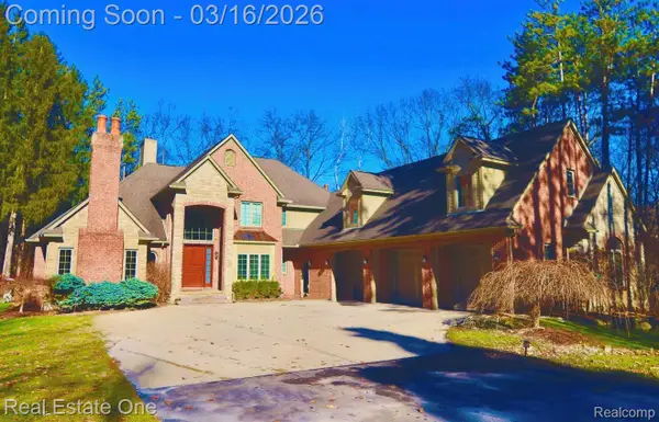 12901 Sleigh Trail, Milford, MI 48380