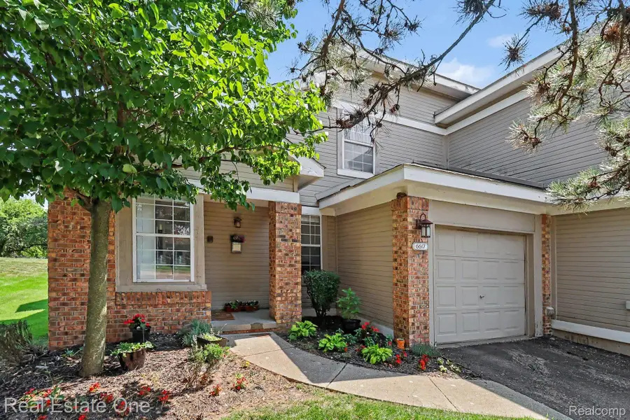 6617 Chimney Sweep, West Bloomfield, MI 48322 - #3