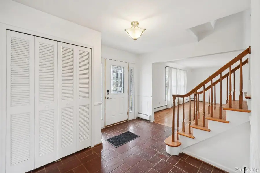 29729 Pipers Lane, Farmington Hills, MI 48334 - #2