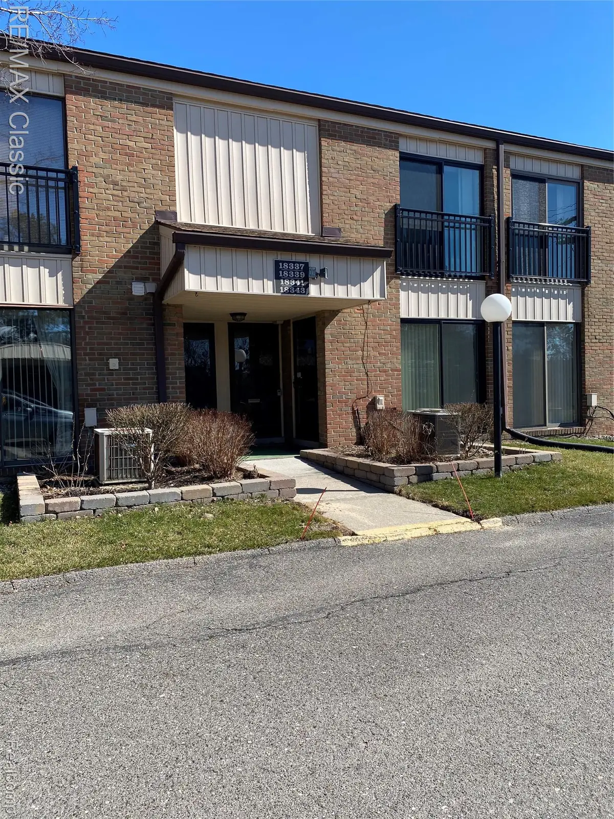 18339 University Park Drive, Livonia, MI 48152 - #1