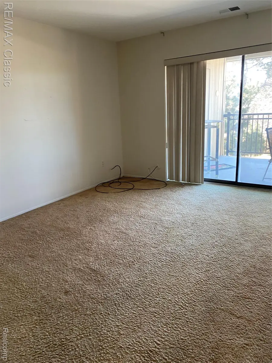 18339 University Park Drive, Livonia, MI 48152 - #2