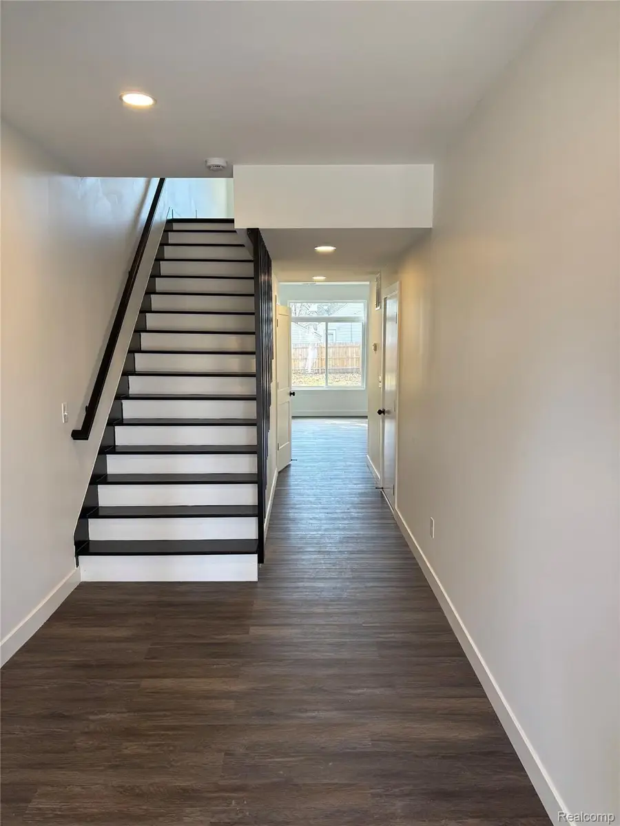 728 E Meyers Avenue, Hazel Park, MI 48030 - #3