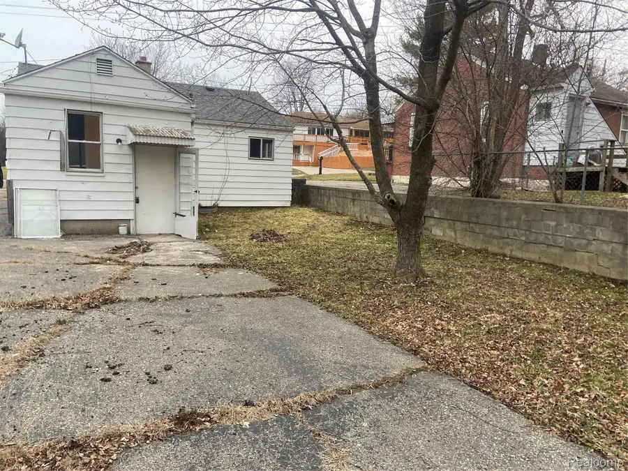 2064 Lavelle Road, Flint, MI 48504 - #3