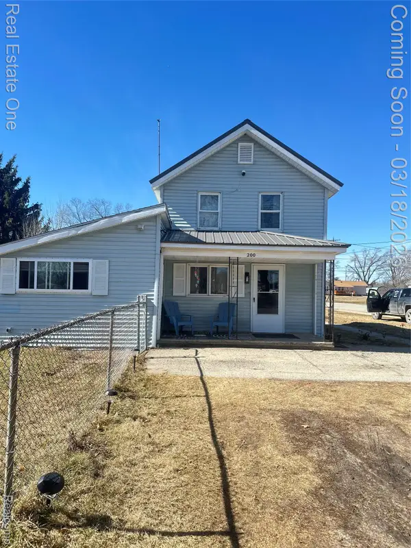 200 S Hayes Street, Farwell, MI 48622