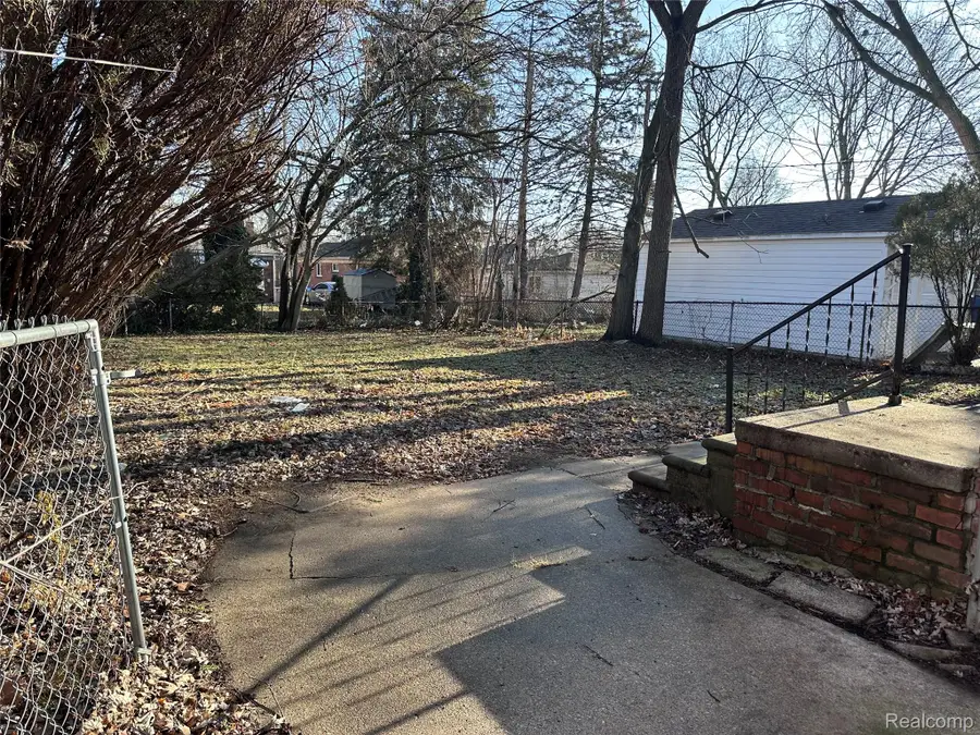 535 Sherbourne Street, Inkster, MI 48141 - #3