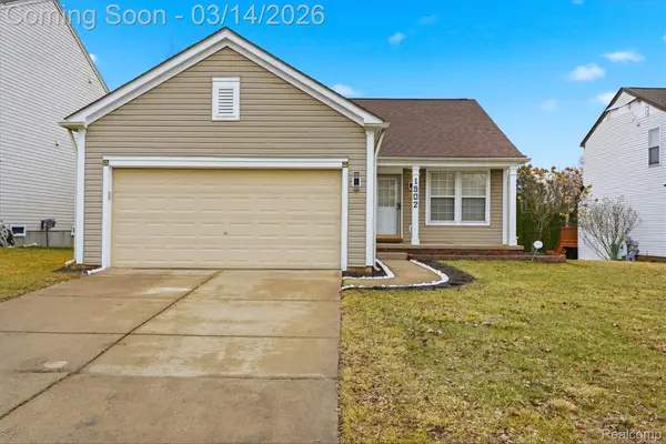1502 Pebble Beach Drive, Pontiac, MI 48340