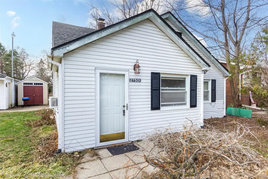 27501 Milton Avenue, Warren, MI 48092 - #3