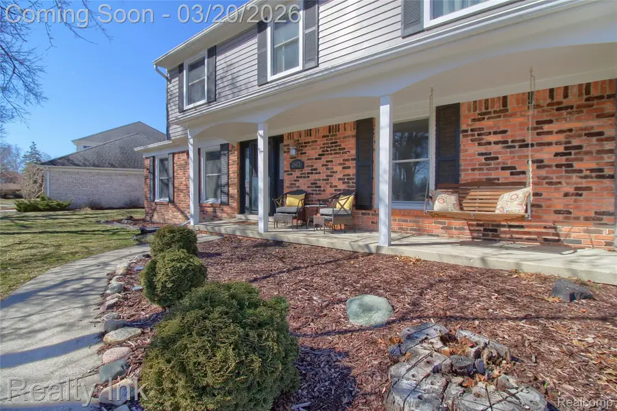 25472 Livingston Circle, Farmington Hills, MI 48335 - #2