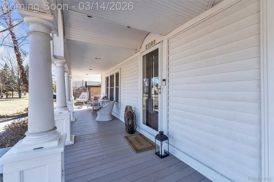 21109 Gill Road, Farmington, MI 48335 - #2