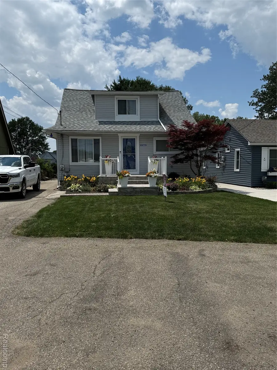 37805 Maplehill Street, Harrison Township, MI 48045 - #3