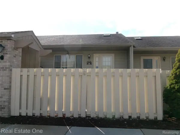 62181 Arlington Circle #4, SouthLyon, MI 48178