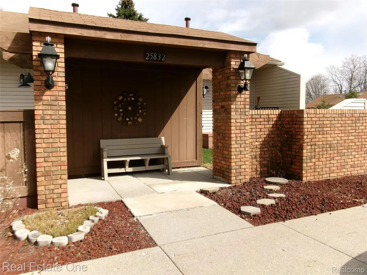 25832 Lexington #6, South Lyon, MI 48178 - #1