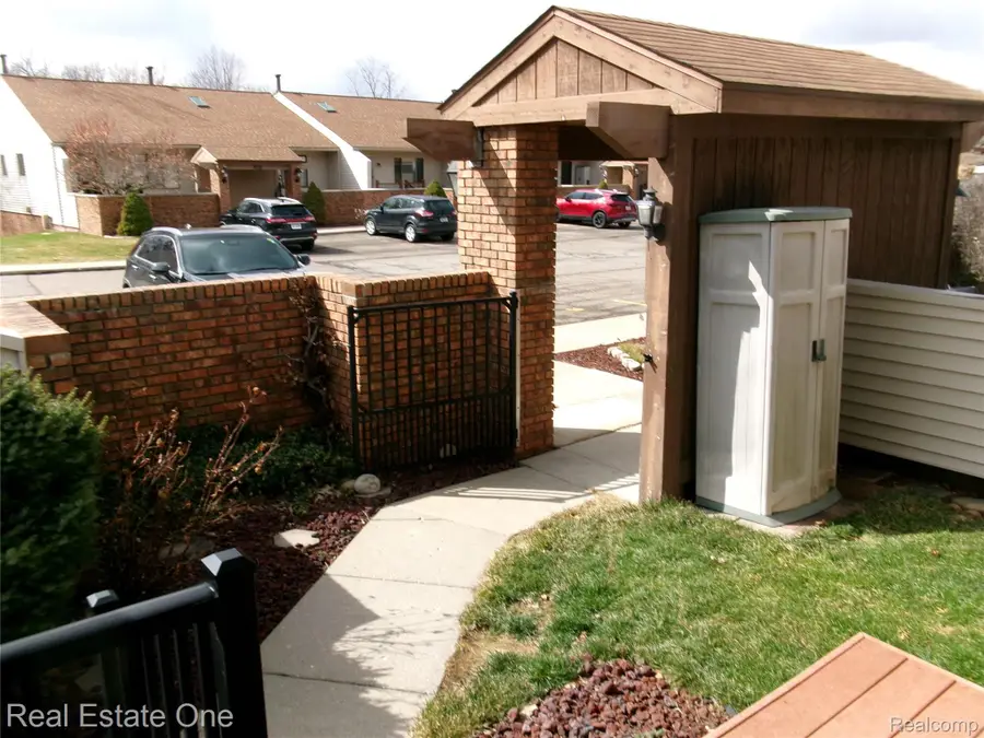 25832 Lexington #6, South Lyon, MI 48178 - #3
