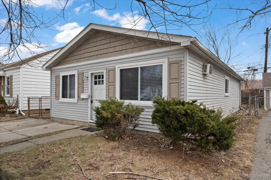 22417 Maxine Street, Saint Clair Shores, MI 48080 - #3