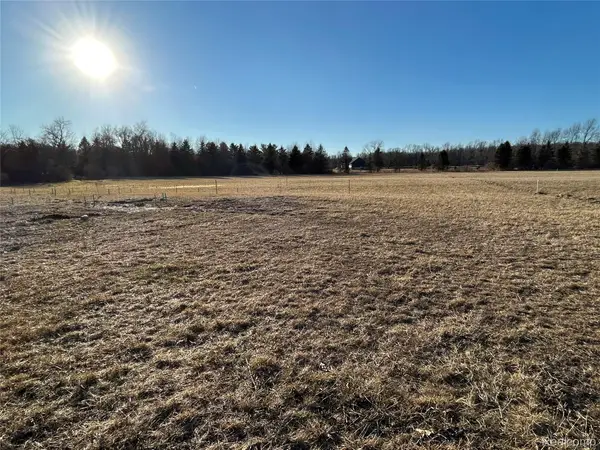 4633 Rosy Drive, Leonard, MI 48367