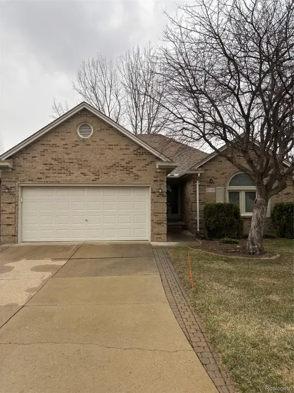 21767 Sunset Drive #25, Macomb, MI 48044