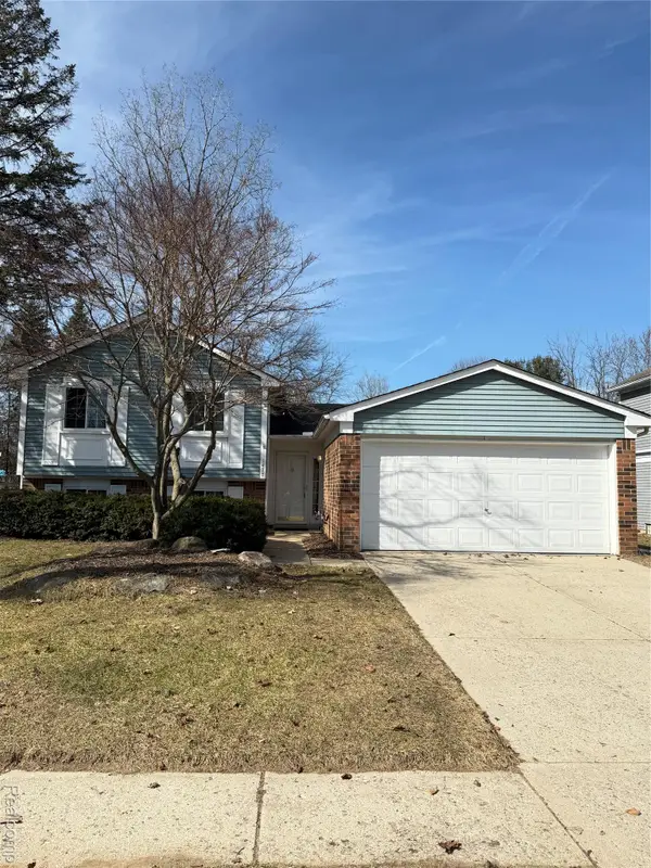 1477 Rue Deauville Boulevard, Ypsilanti, MI 48198