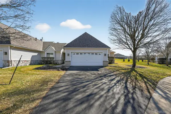 61019 Evergreen Court, SouthLyon, MI 48178