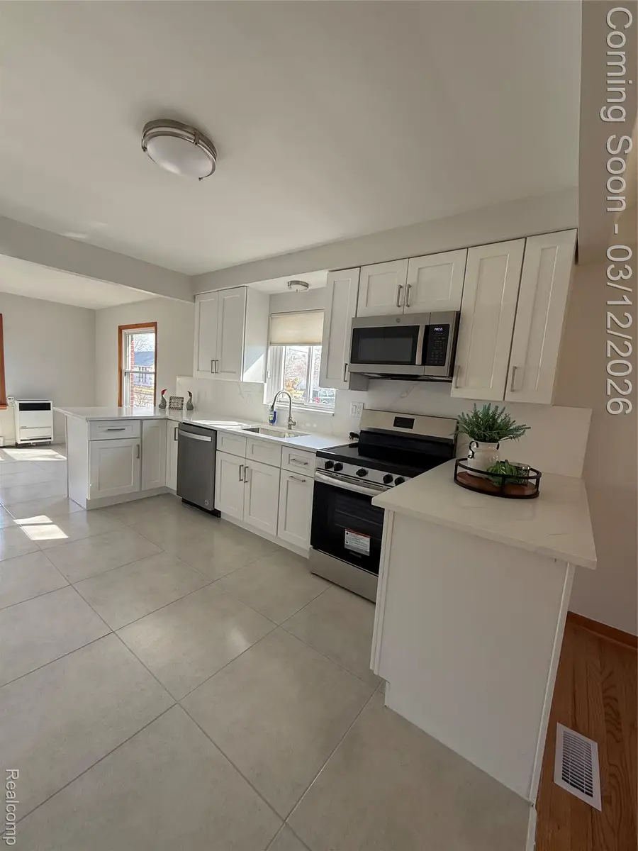 20017 California, Saint Clair Shores, MI 48080 - #2