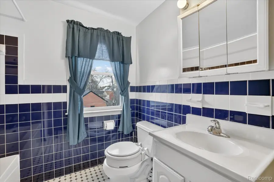 609 Everett Drive, Lansing, MI 48915 - #2
