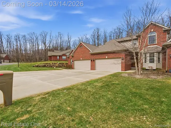 9572 Kingsway Circle, Clarkston, MI 48348