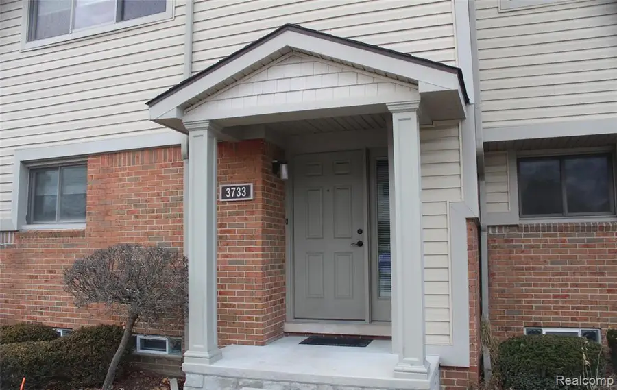 3733 Old Creek RD, Troy, MI 48084 - #2