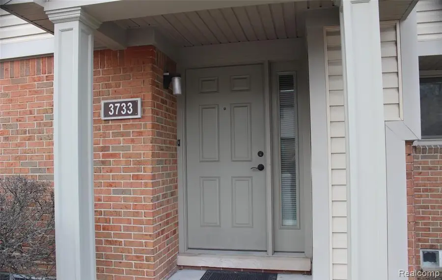 3733 Old Creek RD, Troy, MI 48084 - #3