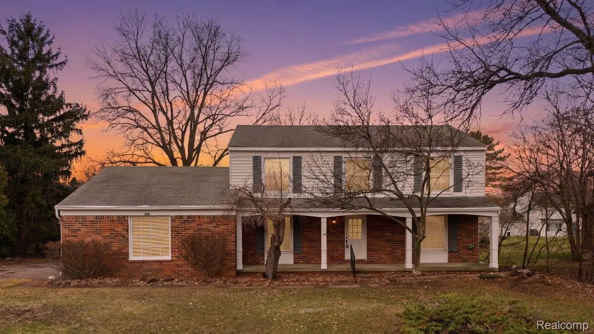 5634 Stratford Drive, West Bloomfield, MI 48322 - #1