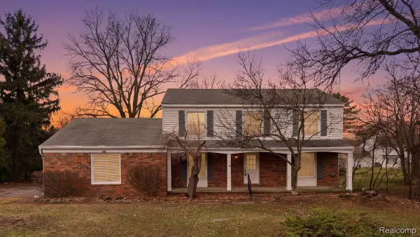 5634 Stratford Drive, WestBloomfield, MI 48322