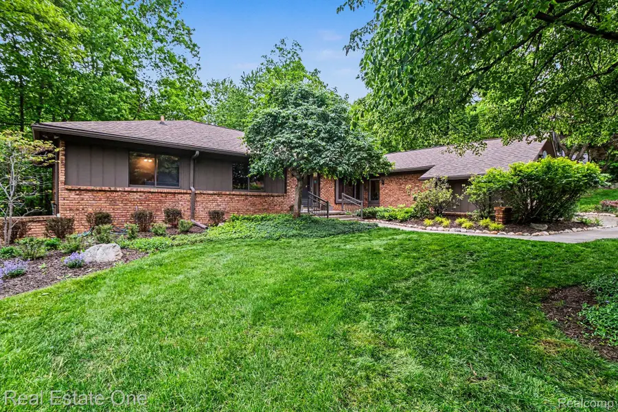 4757 Hardwoods Drive, West Bloomfield, MI 48323 - #2