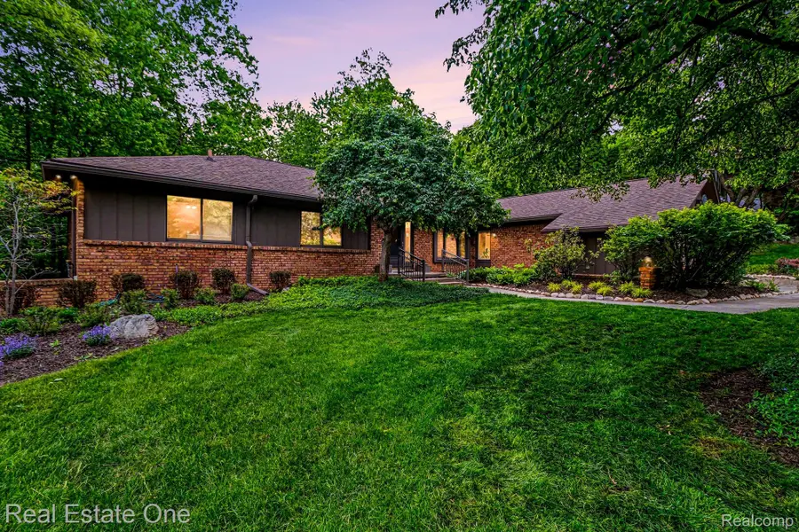 4757 Hardwoods Drive, West Bloomfield, MI 48323 - #3