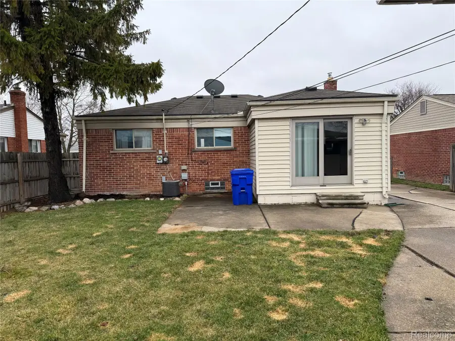 17949 S Wind Drive, Fraser, MI 48026 - #2