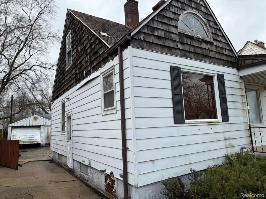 20048 Washtenaw Street, Harper Woods, MI 48225 - #2