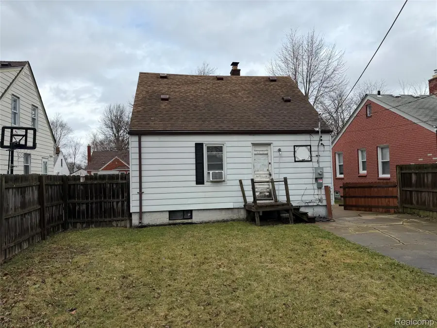 20048 Washtenaw Street, Harper Woods, MI 48225 - #3