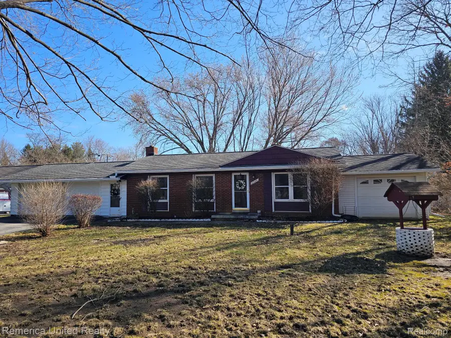 11043 Hamburg Road, Hamburg, MI 48189 - #2